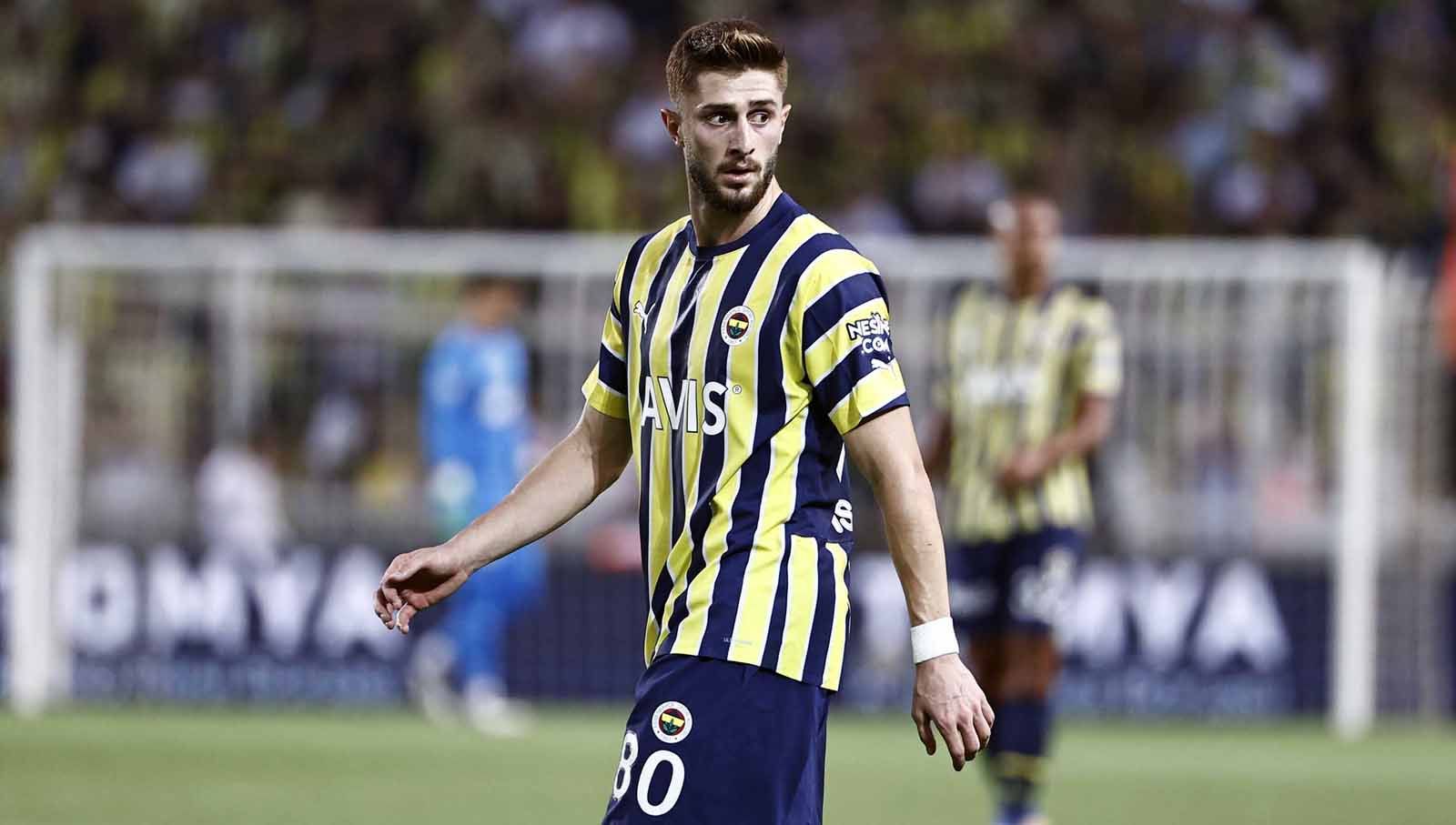 Rumor transfer klub Liga Italia (Serie A), AC Milan, sajikan diincarnya Ismail Yuksek hingga Tijjani Reijnders yang diawasi Manchester United. Copyright: © fenerbahce.org