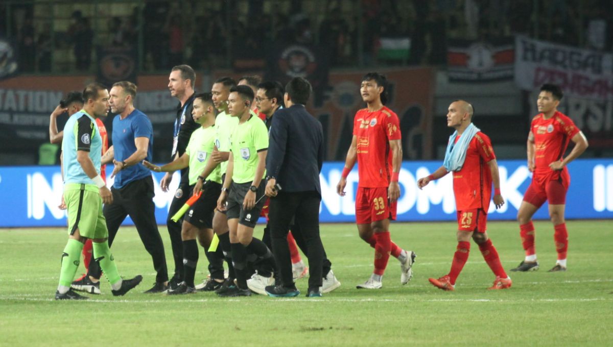 Liga 1 darurat Video Assistant Referee (VAR), setelah gol Persija Jakarta lewati garis gawang tak dianggap. Copyright: © Herry Ibrahim/INDOSPORT