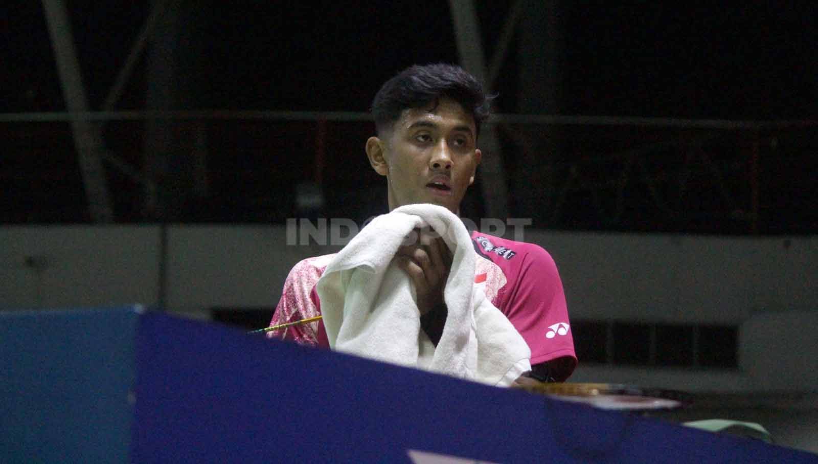 Tunggal putra Indonesia, Alwi Farhan menang tiga set dari wakil malaysia Kok Jin Hong 24-22/15-21/17-11 di turnamen Indonesia Master 2023 di Jatim Expo Surabaya. (Foto: Fitra Herdian/INDOSPORT) Copyright: © Fitra Herdian/INDOSPORT