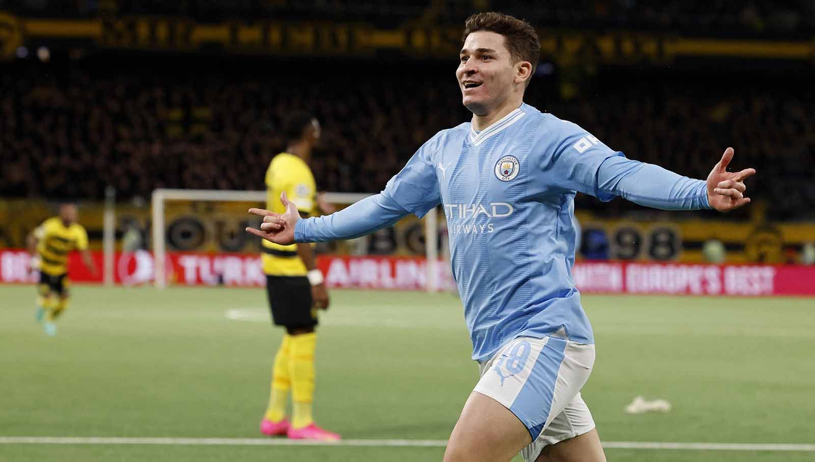 Selebrasi pemain Manchester City Julian Alvarez usai mencetak gol ke gawang Young Boys pada laga Liga Champions di Stadion Wankdorf, Swiss, Kamis (26/10/23). (Foto: REUTERS/Stefan Wermuth) Copyright: © REUTERS/Stefan Wermuth