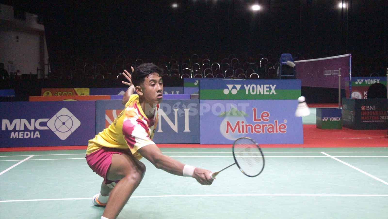 Smash Sui Li Yang mampu dikembalikan Alwi Farhan dengan sempurna di babak 16 besar Indonesia Master II 2023. (Foto: Fitra Herdian/INDOSPORT) Copyright: © Fitra Herdian/INDOSPORT