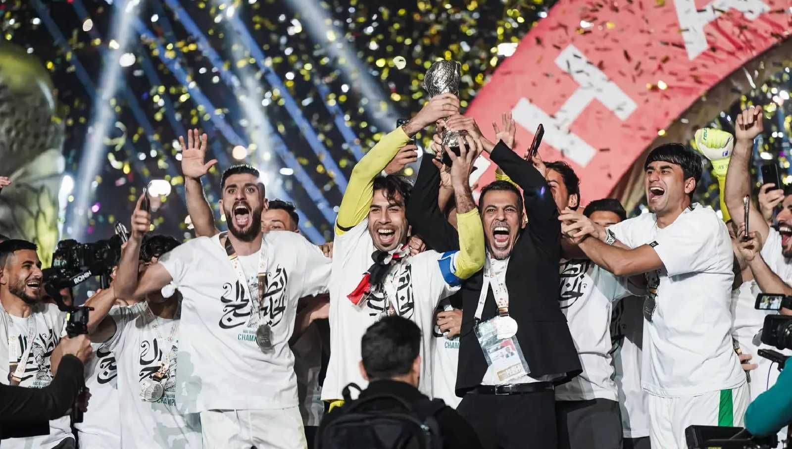 Selebrasi Timnas Irak saat juara Copyright: © socceriraq