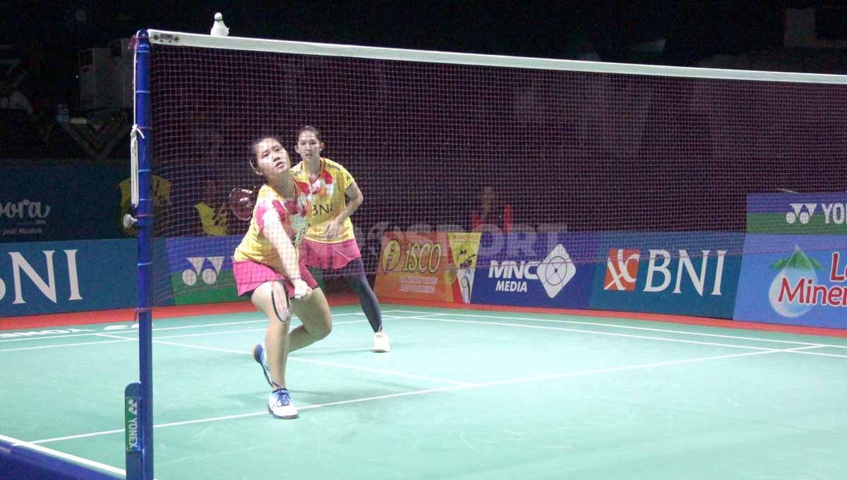 Pasangan ganda putri Indonesia Lanny Tria Mayasari/Ribka Sugiarto raih juara Indonesia Master S200 II 2023. (Foto: Fitra Herdian/INDOSPORT) Copyright: © Fitra Herdian/INDOSPORT