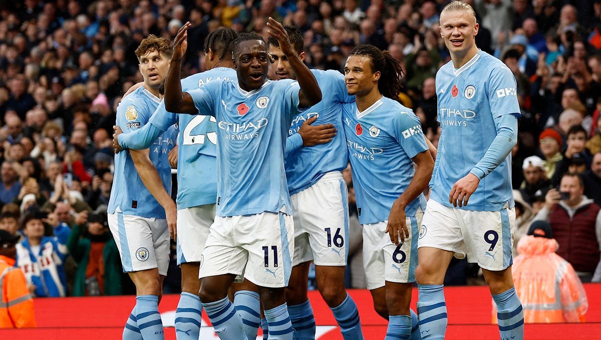 Selebrasi Jeremy Doku (tengah) usai mencetak gol di laga Manchester City vs Bournemouth. (Foto: Reuters/Jason Cairnduff) Copyright: © Reuters/Jason Cairnduff