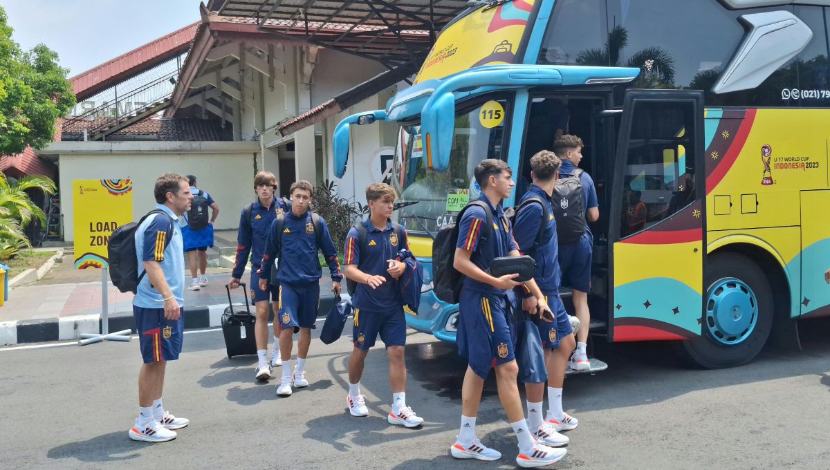 Rombongan tim Spanyol U-17 tiba di Bandara Adi Soemarmo Solo pada Senin (6/11/23). Foto: Nofik Lukman Hakim Copyright: © Nofik Lukman Hakim/INDOSPORT