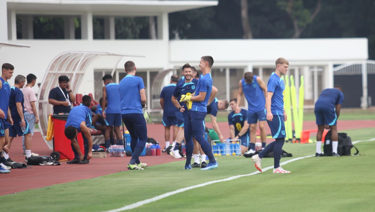 Timnas Inggris U-17 menggelar latihan jelang Piala Dunia U-17 2023 di Stadion Madya Senayan, Selasa (07/11/23). Copyright: © Herry Ibrahim/INDOSPORT