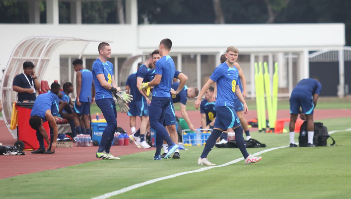 Timnas Inggris U-17 menggelar latihan jelang Piala Dunia U-17 di Stadion Madya Senayan, Selasa (07/11/23). Copyright: © Herry Ibrahim/INDOSPORT