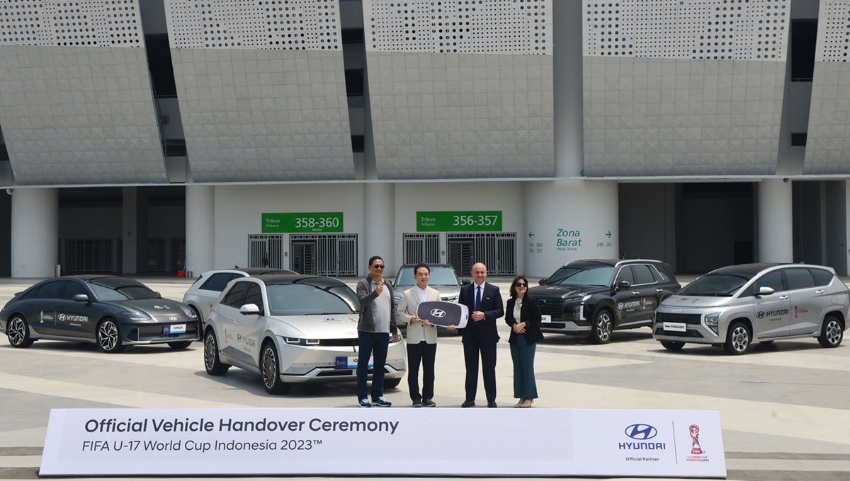 Penyerahan simbolisasi 148 unit kendaraan Hyundai untuk para eksekutif dan FIFA officials di J Copyright: © Hyundai