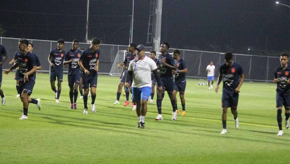 Timnas Ekuador U-17 saat berlatih di Lapangan A Kompleks Stadion GBT Surabaya. Copyright: © Fitra Herdian/INDOSPORT