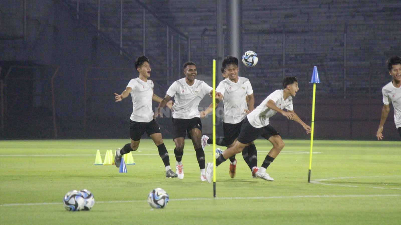 Official training Timnas Indonesia U-17 menjelang melakoni laga perdana melawan Ekuador di Piala Dunia U-17. (Foto: Fitra Herdian/INDOSPORT) Copyright: © Fitra Herdian/INDOSPORT