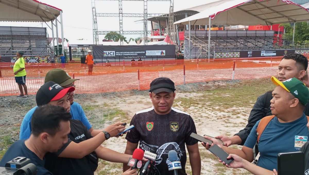 Ketua Harian ISSI Kalteng, Rahmat Nasution Hamka, menyebut Kejuaraan Dunia UCI MTB World Championship 2023 di Palangkaraya siap digelar. Copyright: © Zainal Hasan/INDOSPORT