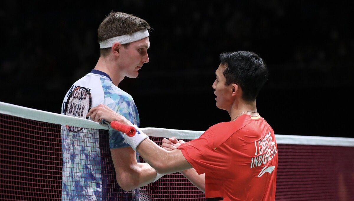 Jonatan Christie dan Viktor Axelsen saat bertemu di Kumamoto Masters 2023 (Foto: Humas PP PBSI) Copyright: © Humas PP PBSI