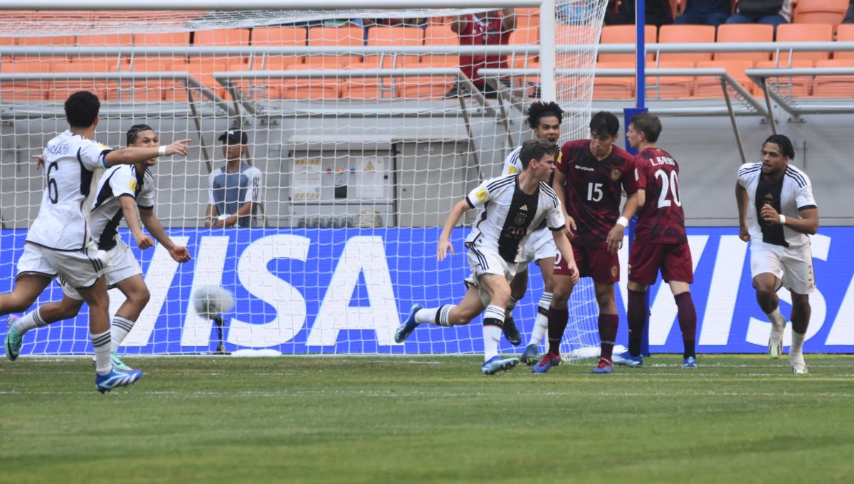 Gol pemain Jerman, Noah Darvich ke gawang Venezuela pada menit ke-1 sejauh ini menjadi gol tercepat Piala Dunia U-17 2023, Sabtu (18/11/23). Copyright: © Herry Ibrahim/INDOSPORT