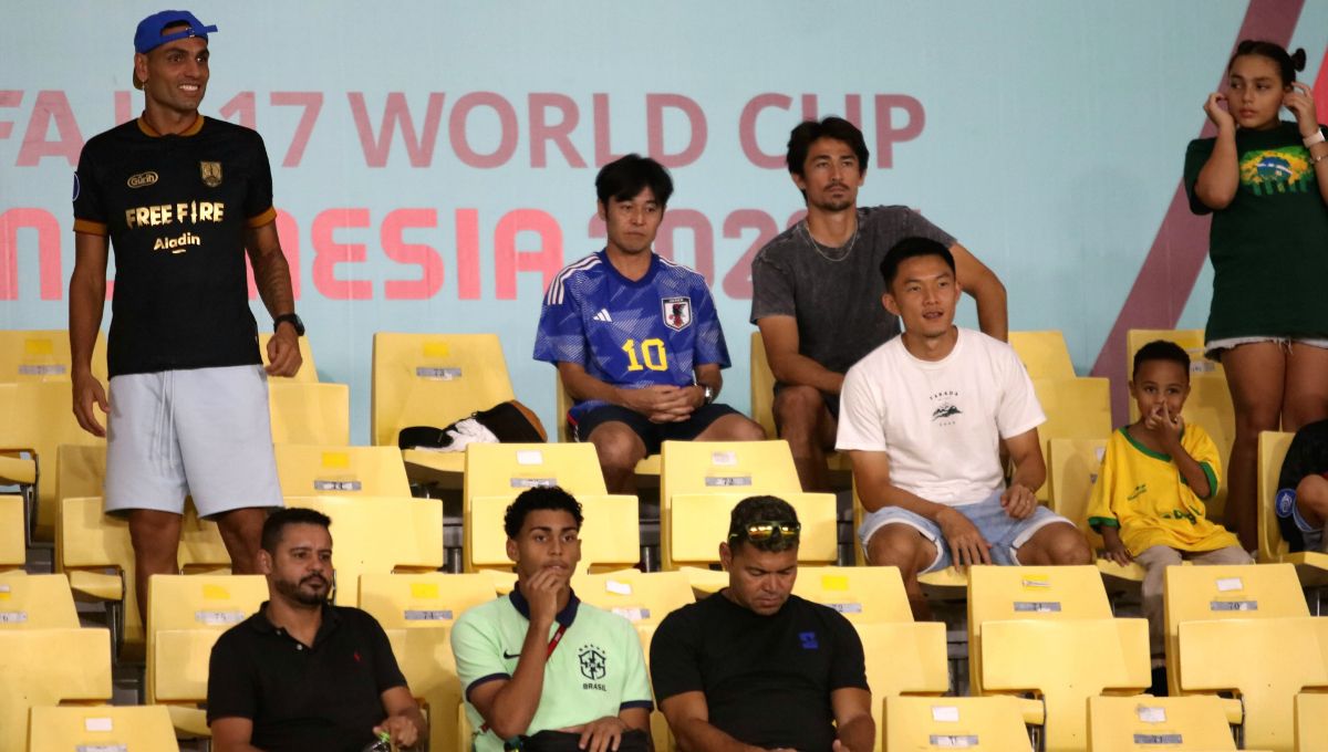 Para pemain Persis Solo saat menyaksikan Piala Dunia U-17 2023 di Stadion Manahan Solo, Senin (20/11/23). Foto: Nofik Lukman Hakim Copyright: © Nofik Lukman Hakim/INDOSPORT