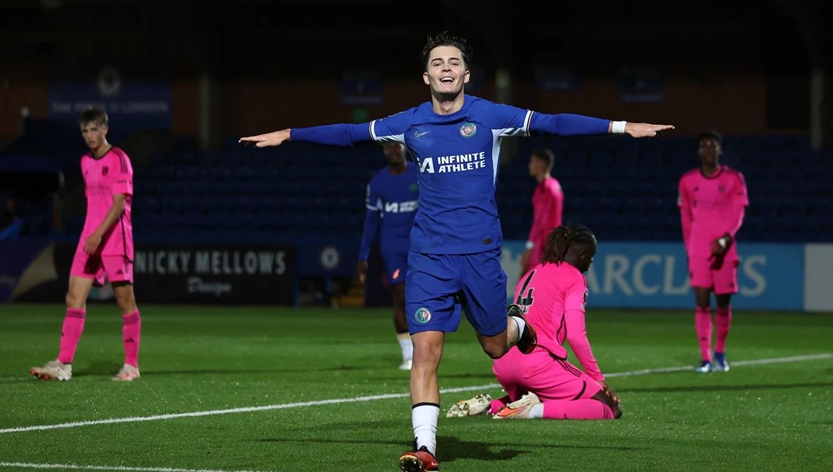 Pemain muda Chelsea, Leo Castledine. (Foto: chelseafc) Copyright: © chelseafc