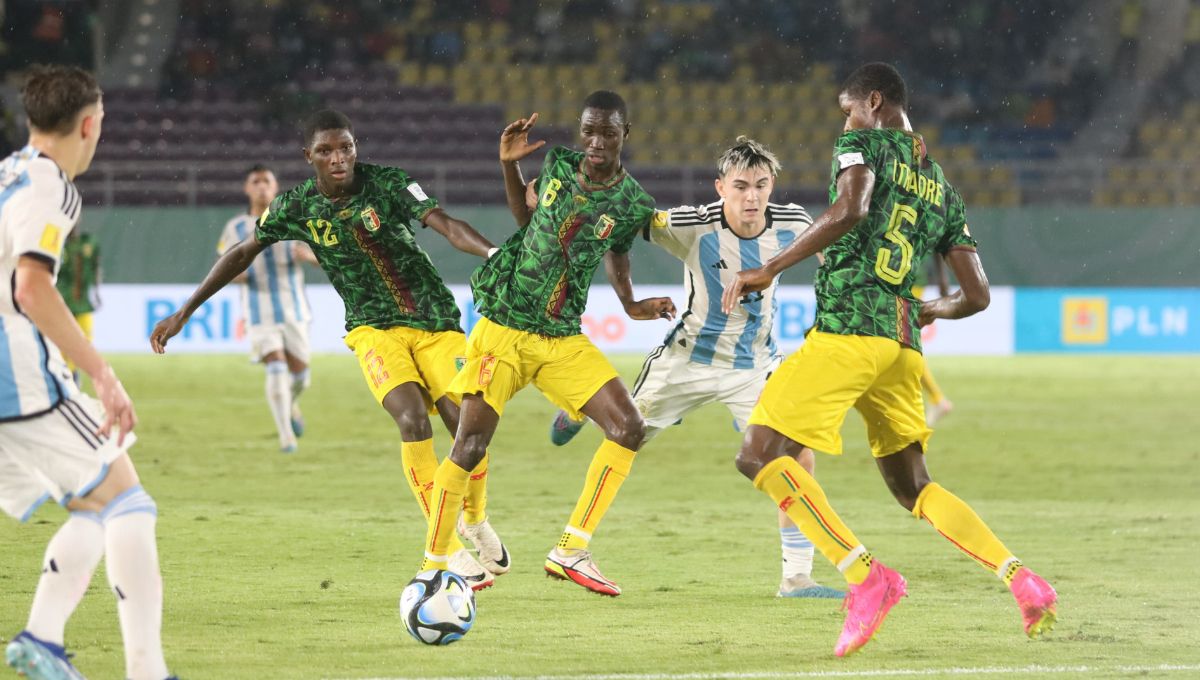 Timnas Mali U-17 2023 merupakan juara di hati publik Stadion Manahan Solo di Piala Dunia U-17 2023. Foto: Nofik Lukman Hakim. Copyright: © Nofik Lukman Hakim/INDOSPORT