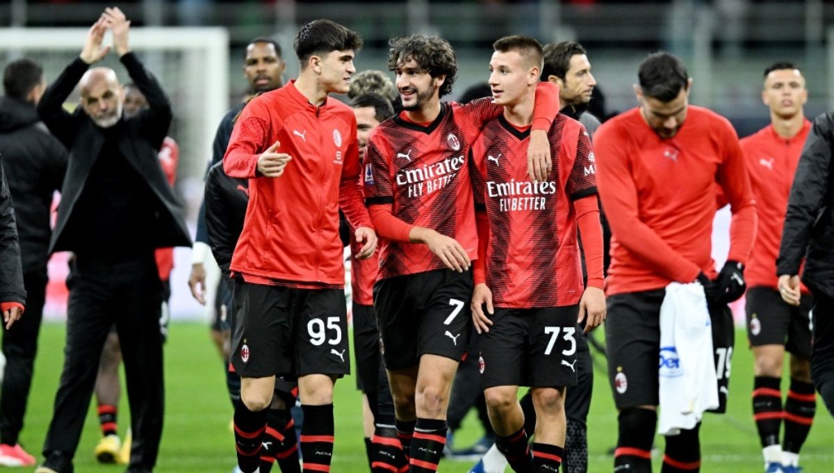 AC Milan akan menantang Stade Rennes di play-off Liga Europa pada Selasa (16/02/23) pukul 03.00 WIB. Copyright: © REUTERS/Daniele Mascolo