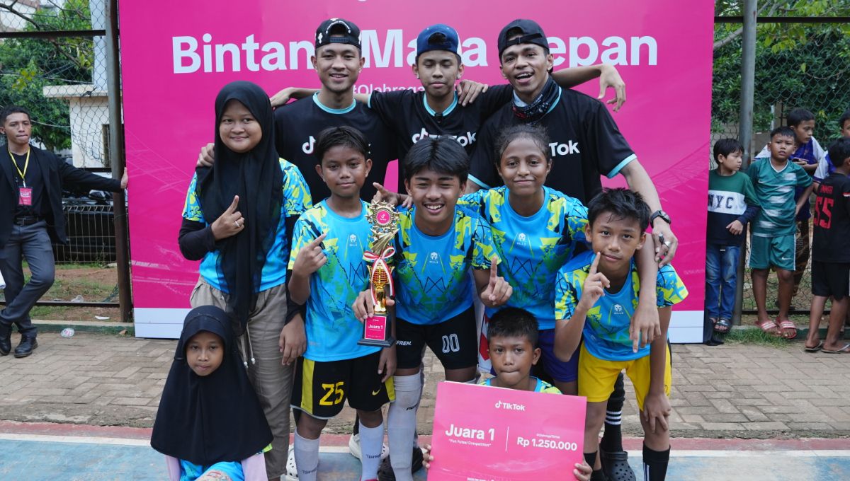 Acara Bintang Masa Depan bersama pelatih Timnas Indonesia U-17, Bima Sakti di Cipinang Besar pada Sabtu (02/12/23). Copyright: © Nofik Lukman Hakim/INDOSPORT