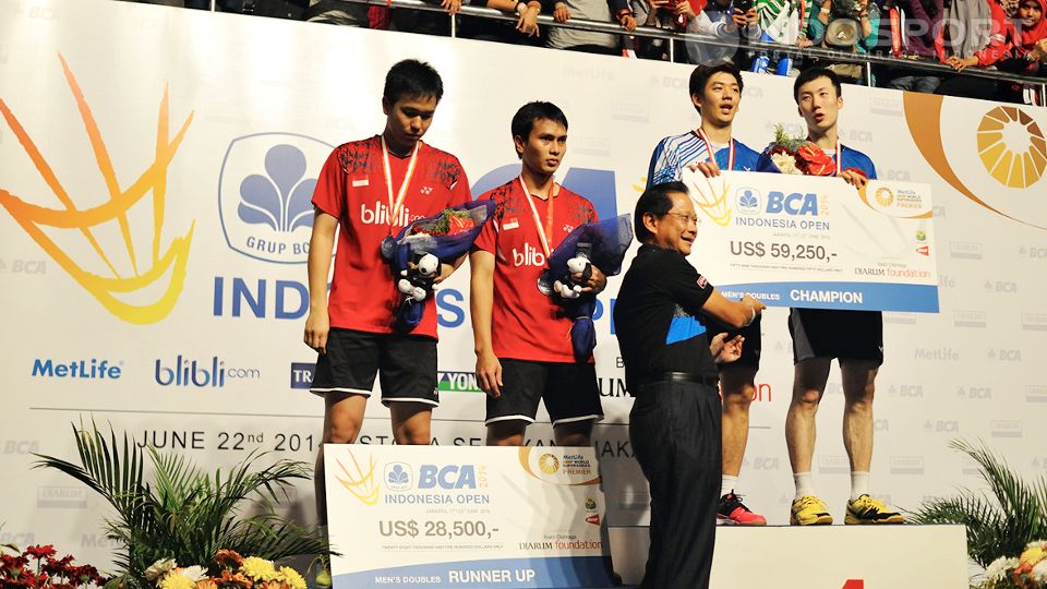 Mari membandingkan capaian para GOAT (Greatest All of Time) ganda putra bulutangkis antara Hendra Setiawan dan Lee Yong-dae. Mana yang lebih baik? Copyright: © Ratno Prasetyo / INDOSPORT