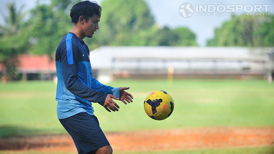 Irfan Bachdim menjalani latihan bersama tim senior di Karawaci, Tangerang. Copyright: &copy; Ratno Prasetyo/Indosport