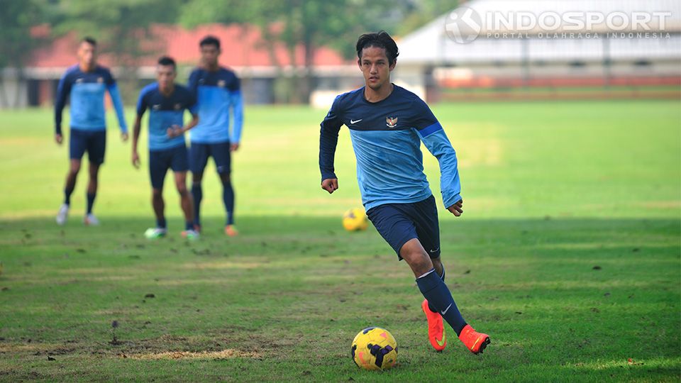 Irfan Bachdim saat latihan bersama Timnas senior di lapangan Sekolah Pelita Harapan, Karawaci, Tangerang, Senin (07/07/14). Copyright: © Ratno Prasetyo/Indosport