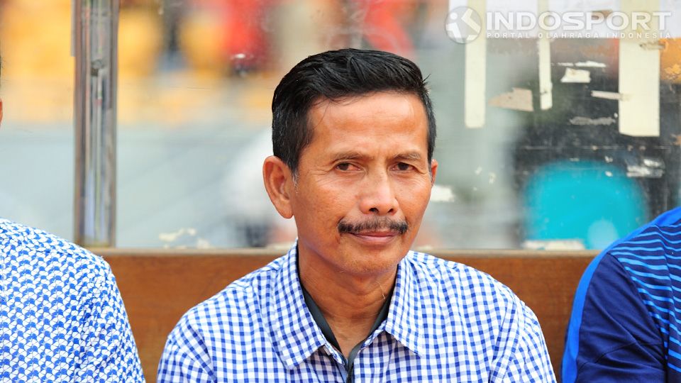 Pelatih Persib Bandung, Djadjang Nurdjaman, saat mendampingi anak asuhnya berlaga ISL melawan Persija Jakarta di Stadion Utama Gelora Bung Karno, Jakarta, Minggu (10/08/14). Copyright: &copy; Ratno Prasetyo/ INDOSPORT