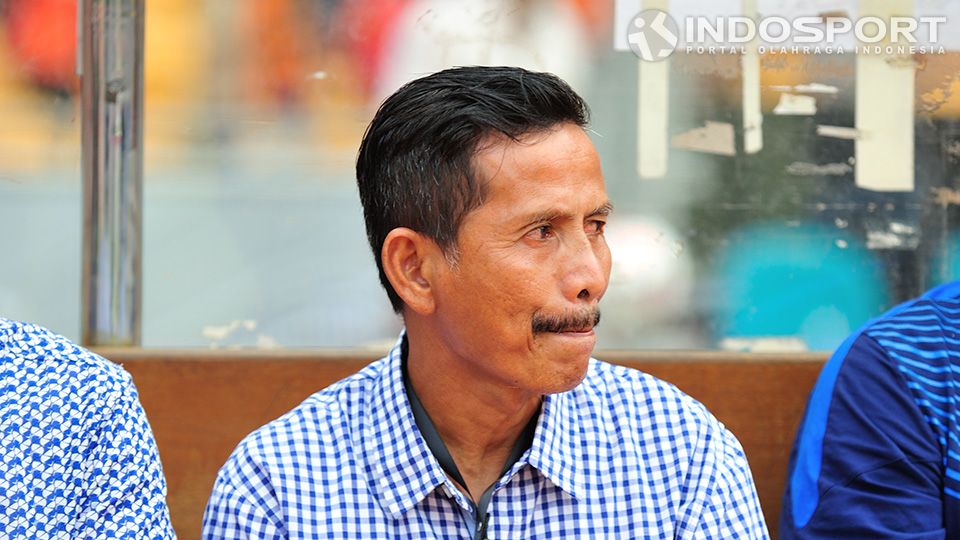 Pelatih Persib Bandung, Djadjang Nurdjaman, saat mendampingi anak asuhnya bertanding ISL 2014 melawan tuan rumah Persija Jakarta di SUGBK, Jakarta, Minggu (10/08/14). Copyright: &copy; Ratno Prasetyo/ INDOSPORT