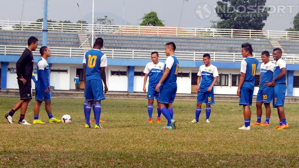 Skuat Persib, Jumat (12/09/14), siap jalani dua laga duel perdana Babak Delapan Besar Liga Super meski dalam proses latihan sejumlah pemain pilar masih mengikuti panggilan timnas. Copyright: &copy; Muhammad Ginanjar/INDOSPORT