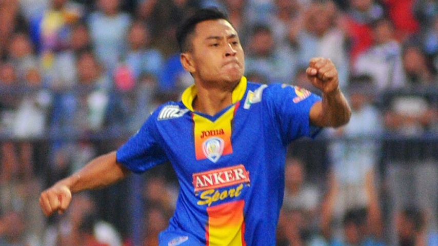 Samsul Arif (Arema Cronus) Copyright: &copy; Ardiyansyah/INDOSPORT