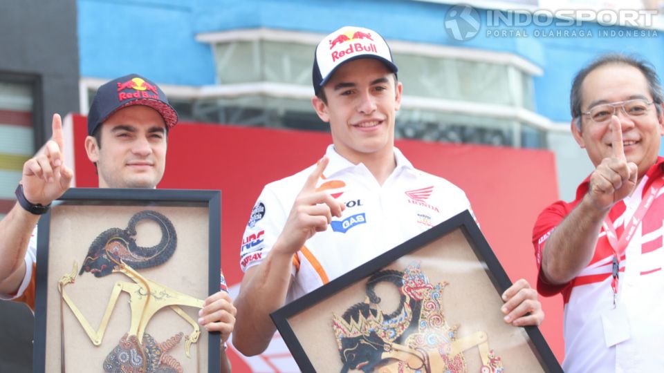 Dani Pedrosa (kiri) dan Marc Marquez saat di Indonesia. Copyright: &copy; Herry Ibrahim/INDOSPORT