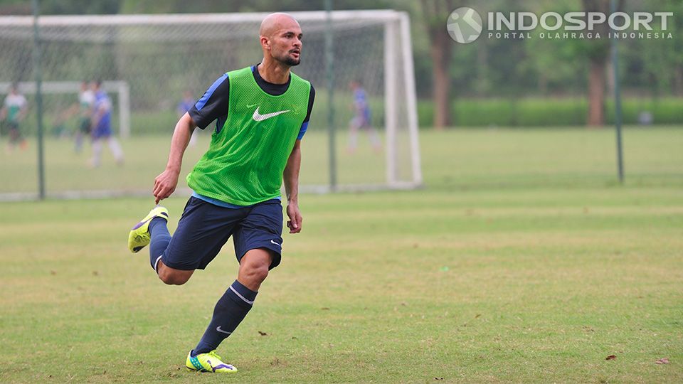 Sergio Van Dijk saat mengikuti sesi latihan bersama timnas senior di lapangan Sekolah Pelita Harapan (SPH) Karawaci, Banten. Rabu (05/11/14). Copyright: &copy; Ratno Prasetyo/ INDOSPORT