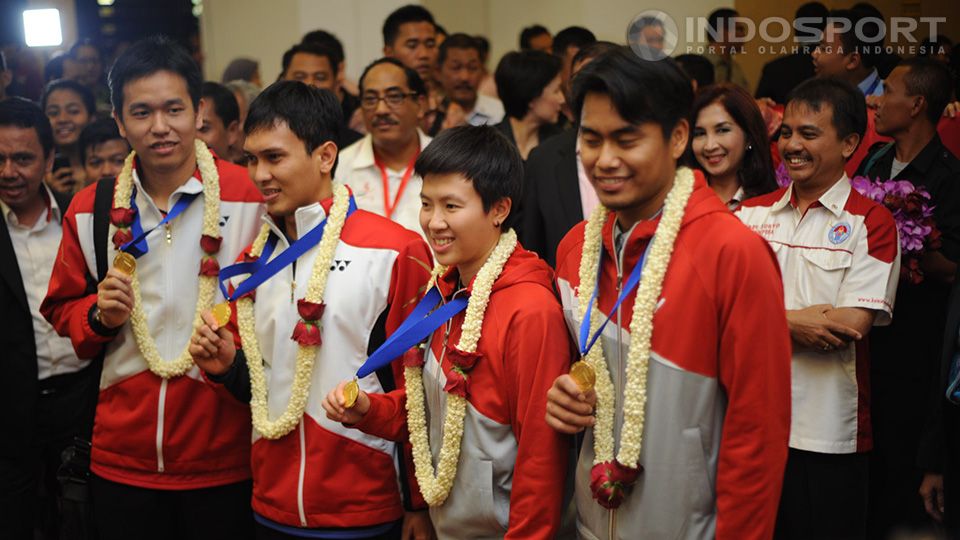 Champions. 11 Maret 2014, pasangan Tontowi Ahmad/Liliyana Natsir dan Mohammad Ahsan/Hendra Setiawan tiba di Indonesia setelah memenangkan All England.  Copyright: © Ratno Prasetyo/ INDOSPORT