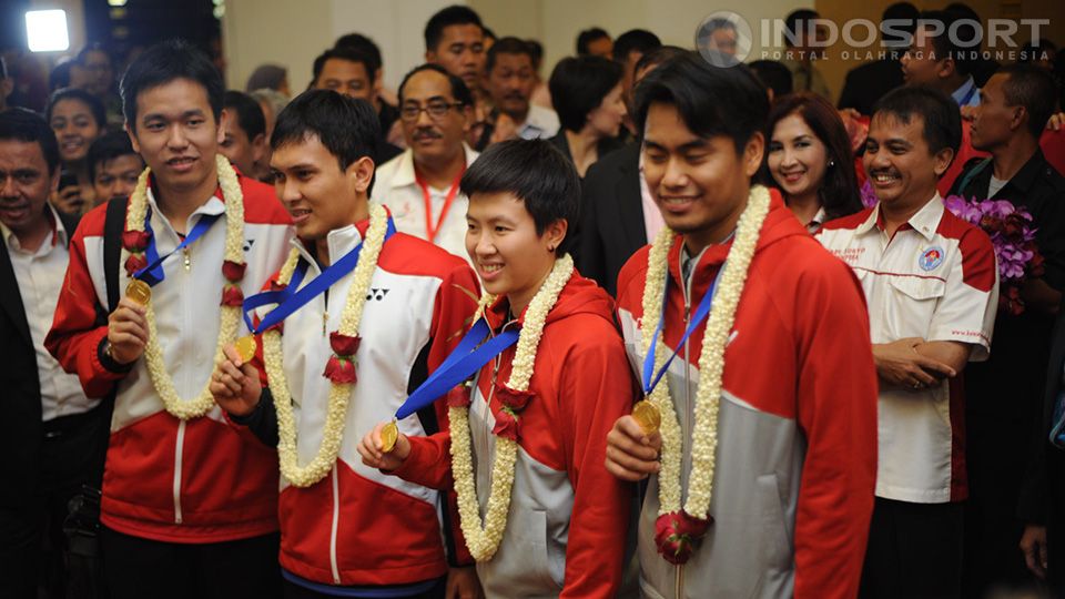 Champions. 11 Maret 2014, pasangan Tontowi Ahmad/Liliyana Natsir dan Mohammad Ahsan/Hendra Setiawan tiba di Indonesia setelah memenangkan All England. Copyright: © Ratno Prasetyo/ INDOSPORT
