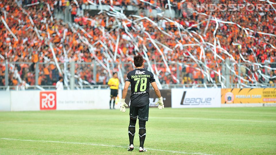 Lautan Oranye. 10 Agustus 2014, dua tim raksasa ISL bertemu di GBK. Persib bertamu ke kandang Persija yang sudah menjadi lautan oranye oleh suporter Persija, Jakmania. Copyright: © Ratno Prasetyo/ INDOSPORT