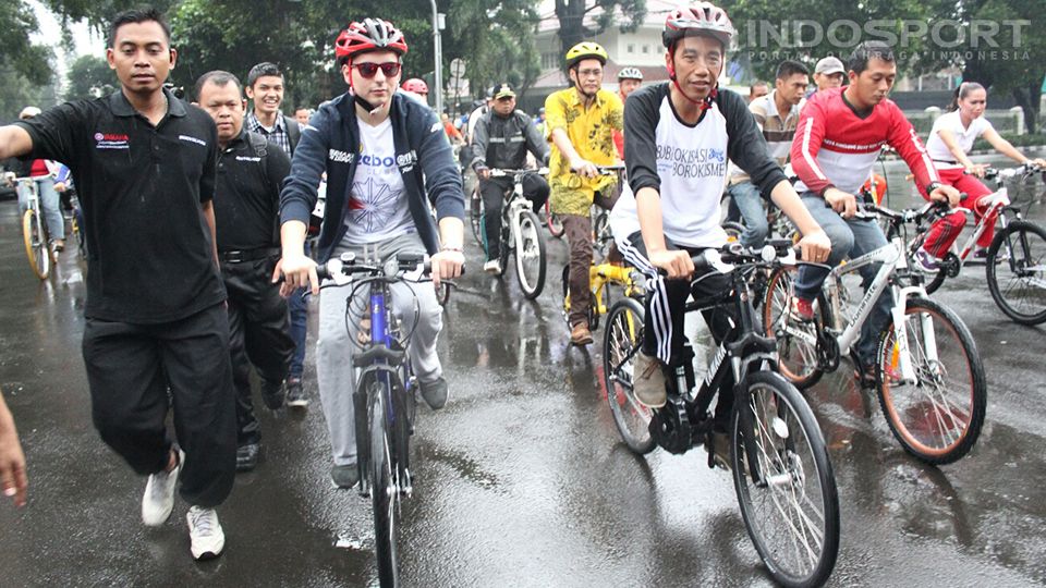 Jokowi Saat Bersepeda Copyright: © Herry Ibrahim/INDOSPORT
