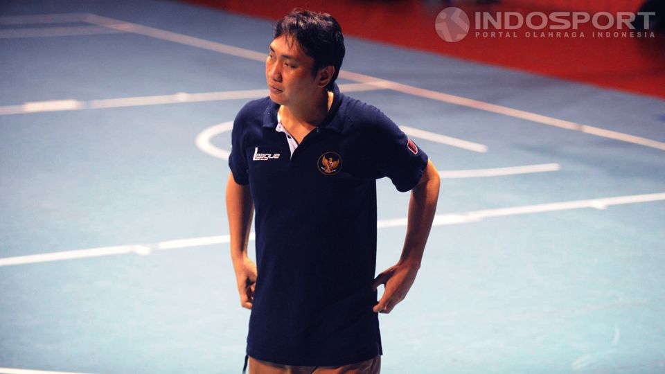 Mantan pelatih tim nasional basket Indonesia, Fictor Gideon Roring. Copyright: © Ratno Prasetyo/Indosport