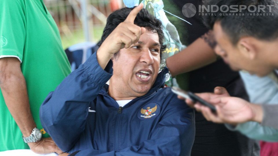 Eks pelatih Persebaya Surabaya, M Zein Al Hadad atau biasa dikenal Mamak Al Hadad, sedih setelah mendengar kabar meninggalnya Diego Maradona. Copyright: © Herry Ibrahim/INDOSPORT