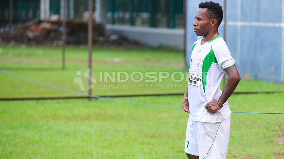 Ferinando Pahabol saat berlatih bersama Timnas Indonesia. Copyright: &copy; Ratno Prasetyo/ INDOSPORT