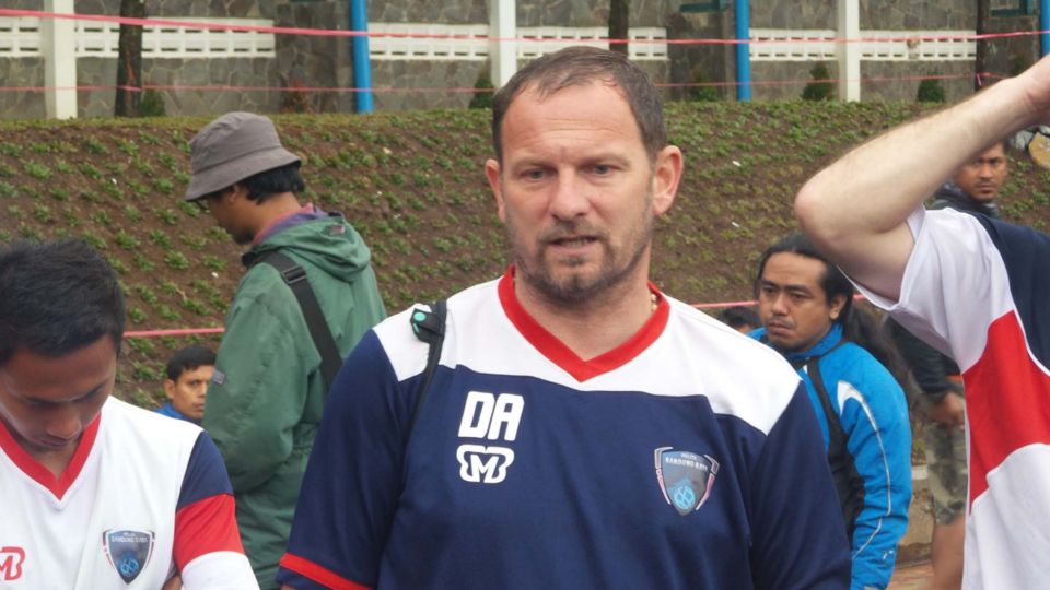 Pelatih Pelita Bandung Raya, Dejan Antonic. Copyright: © Ginanjar/INDOSPORT
