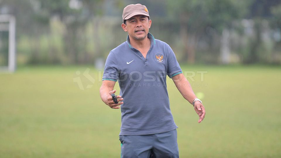 Pelatih Tim Nasional Indonesia U-23, Aji Santoso. Copyright: &copy; Ratno Prasetyo/ INDOSPORT