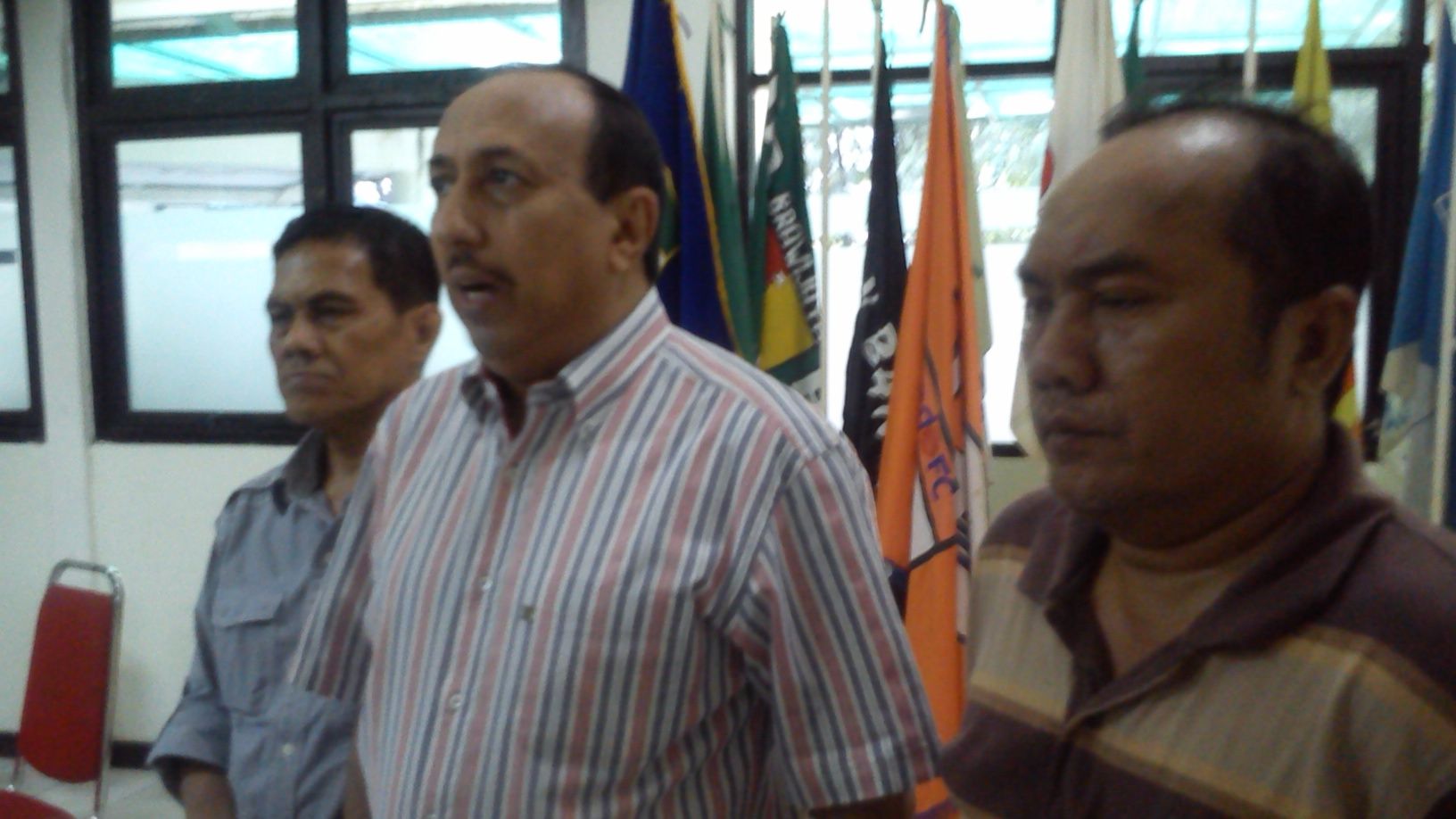 Cholid Ghoromah (tengah) sebagai calo anggota Exco Asprov PSSI Jawa Timur. Copyright: &copy; Fajar Kristanto/ INDOSPORT