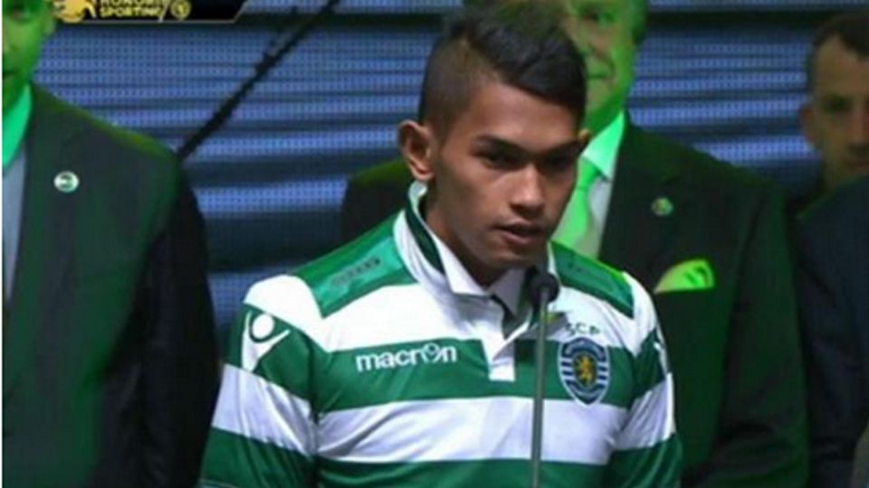 Martunis ketika diperkenalkan Sporting CP. Copyright: © INTERNET
