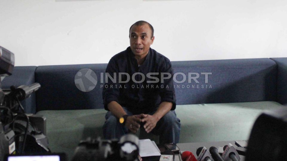 Juru Bicara Komisi Disiplin PSSI, Albinus Laurent saat jumpa pers di Kantor PSSI Rabu (05/08/15). Komdis PSSI telah mengambil keputusan tanggal 5 Agustus 2014 untuk menindaklanjuti semua temu Copyright: &copy; Herry Ibrahim/INDOSPORT
